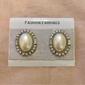NWT Vintage 1980s Fashion Earrings Faux Pearl